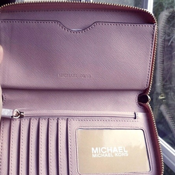 Michael Kors - NWT - Fulton Wristlet in Ballet - Picture 4 of 4